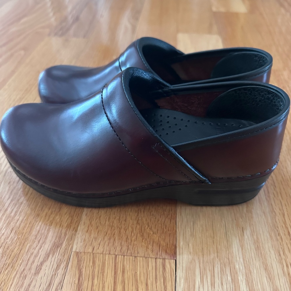 Brown Leather Clogs - Picture 5 of 7